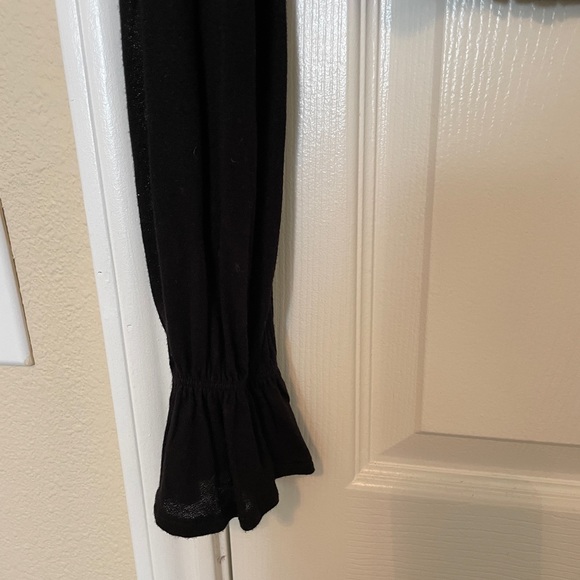 Urban Outfitters Long Sleeved Wrap V-Neck Crop Top - Picture 5 of 6